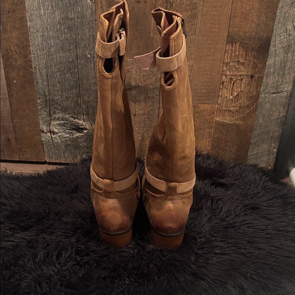 UGG Tan Heeled Boots for Women - Picture 5 of 17